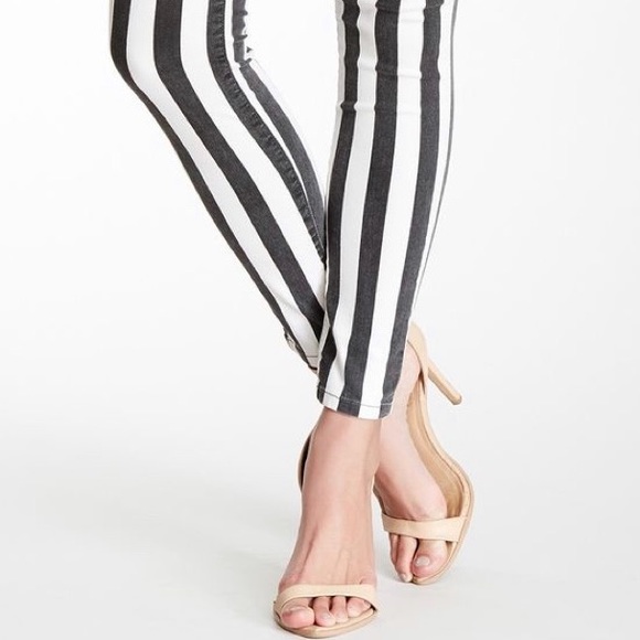 Sneak peek striped pants - Picture 6 of 10